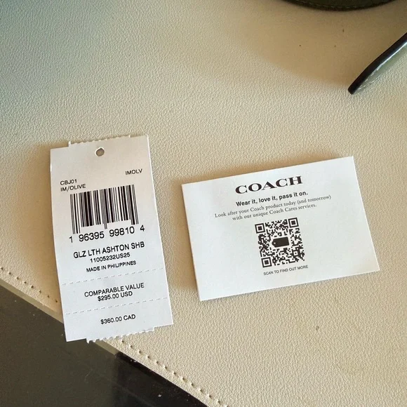 Coach Green Ashton Leather Shoulder Bag with Gold Accents - Picture 5 of 6